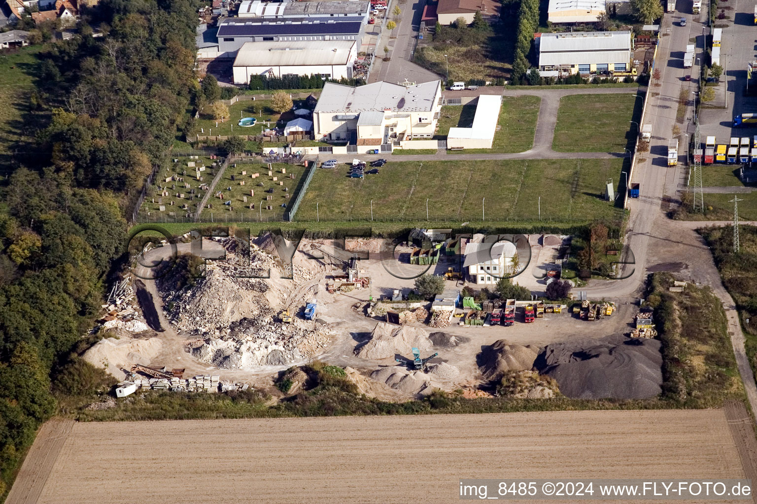 Recyclage des déchets de chantier Gaudier à le quartier Minderslachen in Kandel dans le département Rhénanie-Palatinat, Allemagne d'en haut