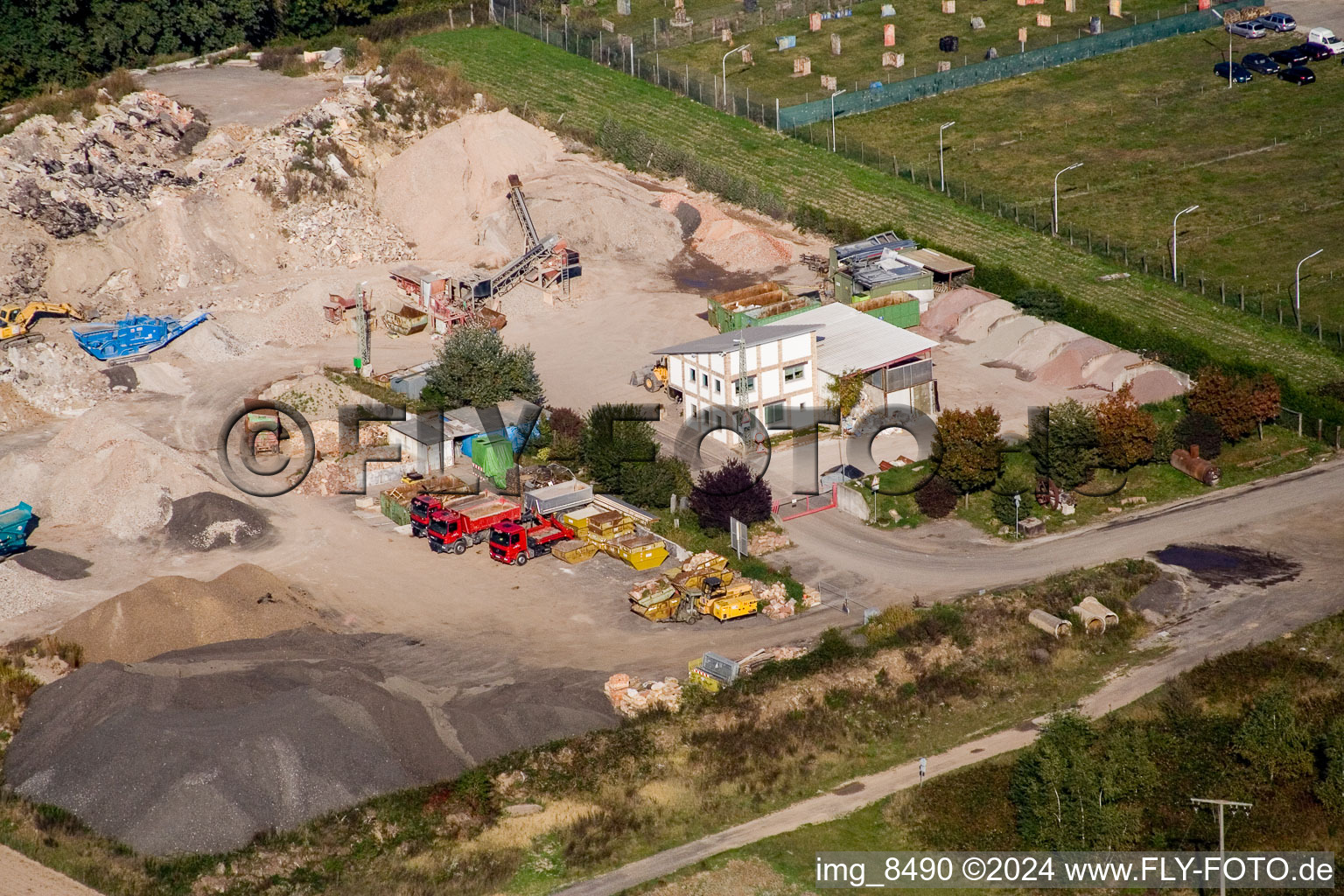 Recyclage des déchets de chantier Gaudier à le quartier Minderslachen in Kandel dans le département Rhénanie-Palatinat, Allemagne vue d'en haut