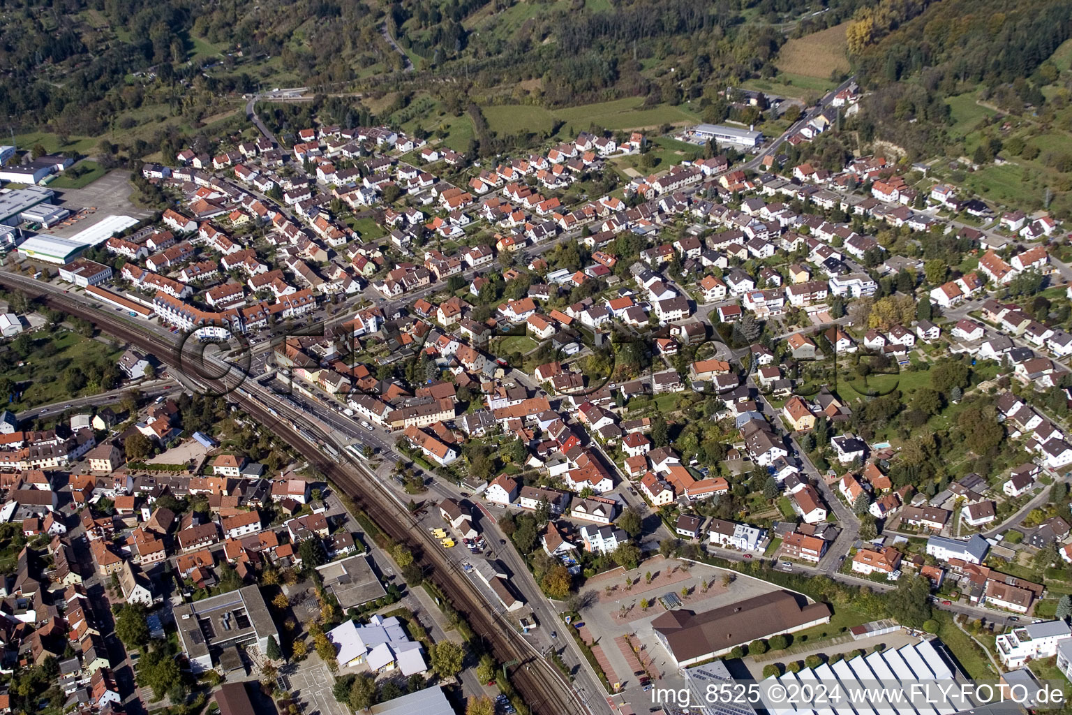 Vue oblique de Ludwig-Marum-Gymnasium Pfinztal à le quartier Berghausen in Pfinztal dans le département Bade-Wurtemberg, Allemagne