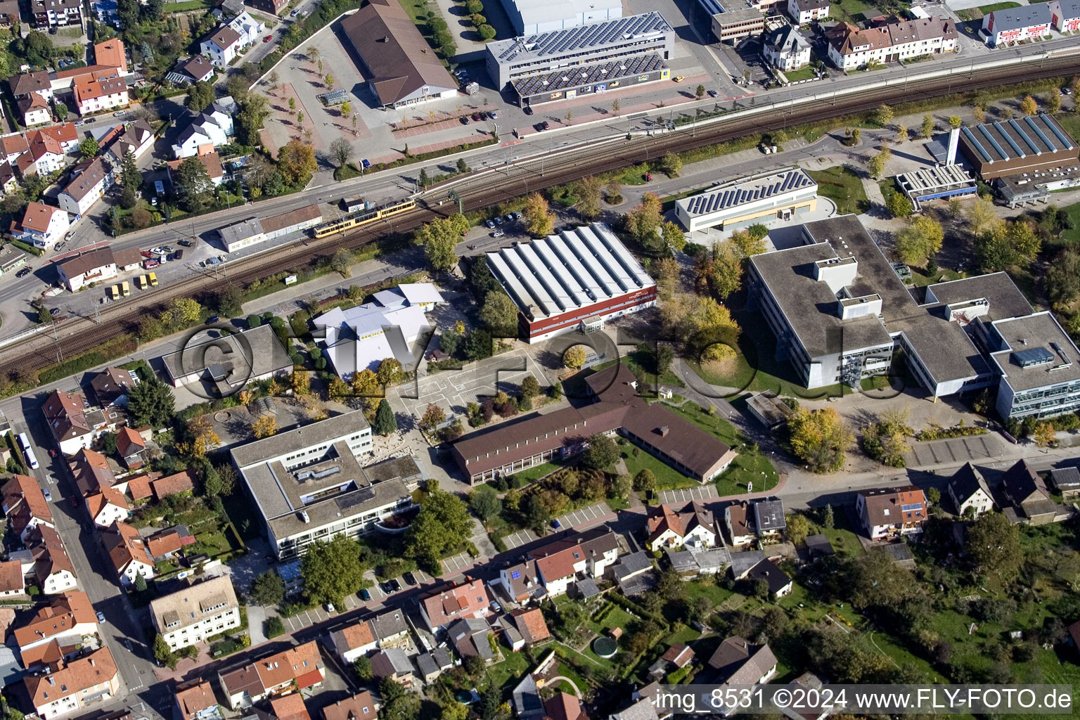 Ludwig-Marum-Gymnasium Pfinztal à le quartier Berghausen in Pfinztal dans le département Bade-Wurtemberg, Allemagne depuis l'avion