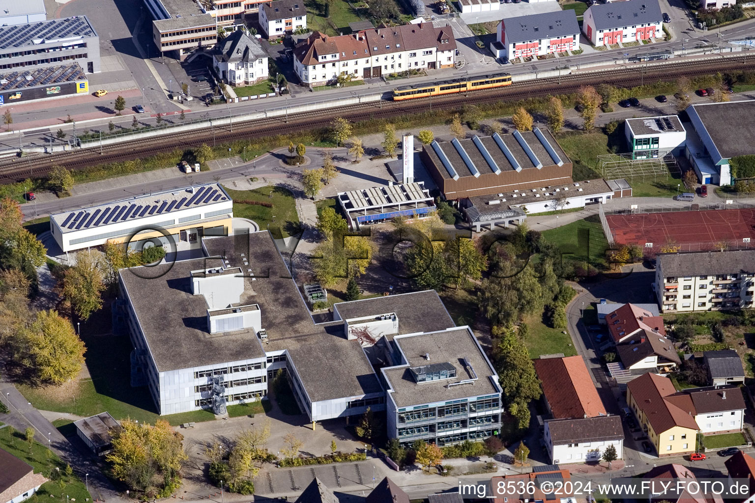 Ludwig-Marum-Gymnasium Pfinztal à le quartier Berghausen in Pfinztal dans le département Bade-Wurtemberg, Allemagne vue du ciel