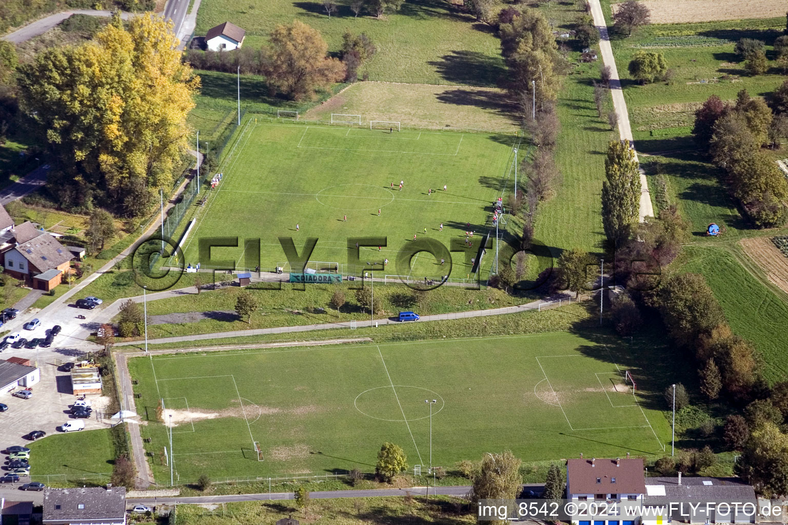 Vue aérienne de FC Victoria Berghausen à le quartier Berghausen in Pfinztal dans le département Bade-Wurtemberg, Allemagne