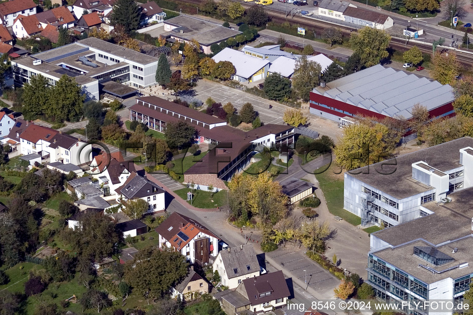 Ludwig-Marum-Gymnasium Pfinztal à le quartier Berghausen in Pfinztal dans le département Bade-Wurtemberg, Allemagne vu d'un drone