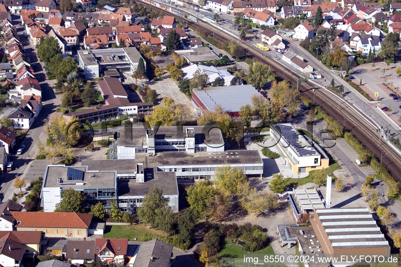 Vue aérienne de Ludwig-Marum-Gymnasium Pfinztal à le quartier Berghausen in Pfinztal dans le département Bade-Wurtemberg, Allemagne