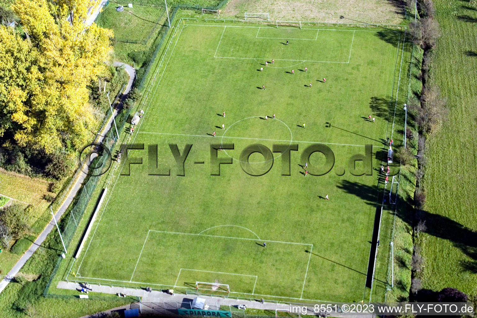 Vue aérienne de FC Victoria Berghausen à le quartier Berghausen in Pfinztal dans le département Bade-Wurtemberg, Allemagne