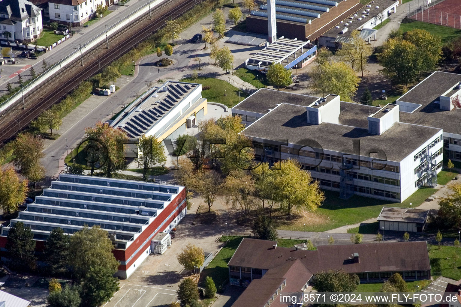 Ludwig-Marum-Gymnasium Pfinztal à le quartier Berghausen in Pfinztal dans le département Bade-Wurtemberg, Allemagne vue d'en haut