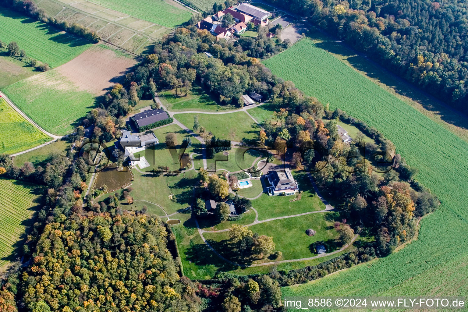 Vue oblique de Propriété du forgeron au Rittnerthof à le quartier Grötzingen in Karlsruhe dans le département Bade-Wurtemberg, Allemagne