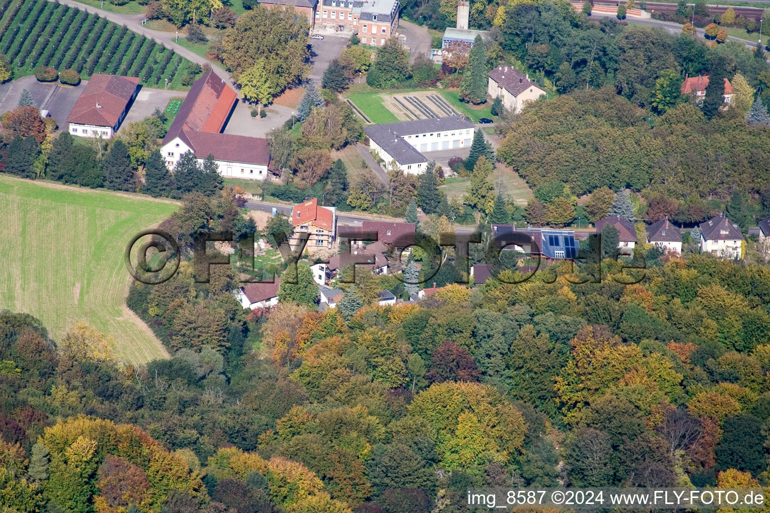 Vue aérienne de Augustenbourg à le quartier Grötzingen in Karlsruhe dans le département Bade-Wurtemberg, Allemagne