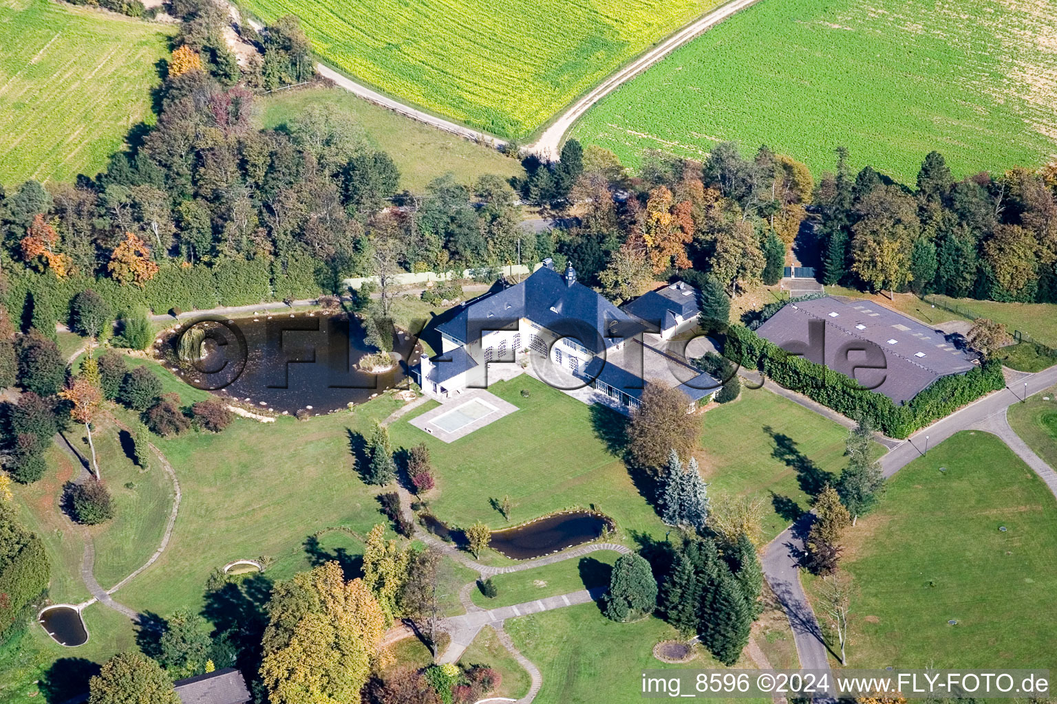 Propriété du forgeron au Rittnerthof à le quartier Grötzingen in Karlsruhe dans le département Bade-Wurtemberg, Allemagne vue d'en haut