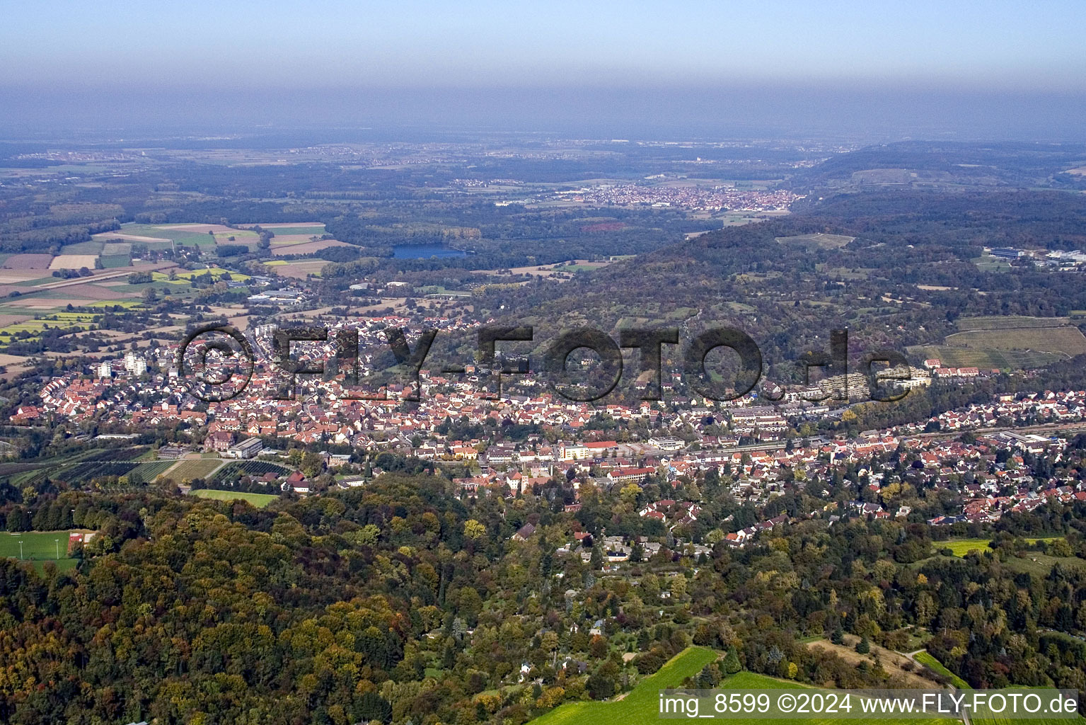 Vue aérienne de Du sud-est à le quartier Grötzingen in Karlsruhe dans le département Bade-Wurtemberg, Allemagne