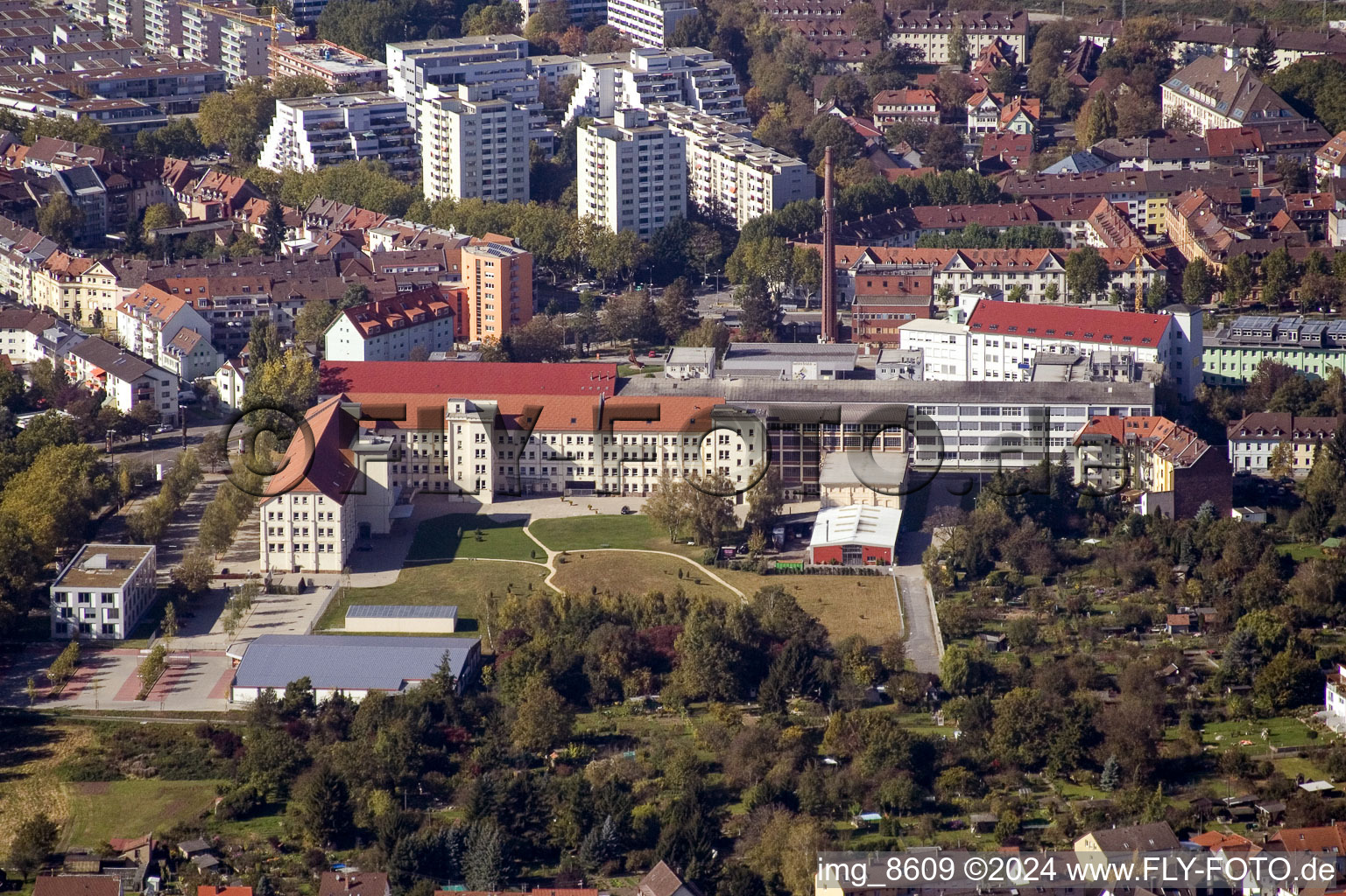 Photographie aérienne de Zone d'aménagement de la friche industrielle, ancien site Pfaff devenu usine spatiale à le quartier Durlach in Karlsruhe dans le département Bade-Wurtemberg, Allemagne