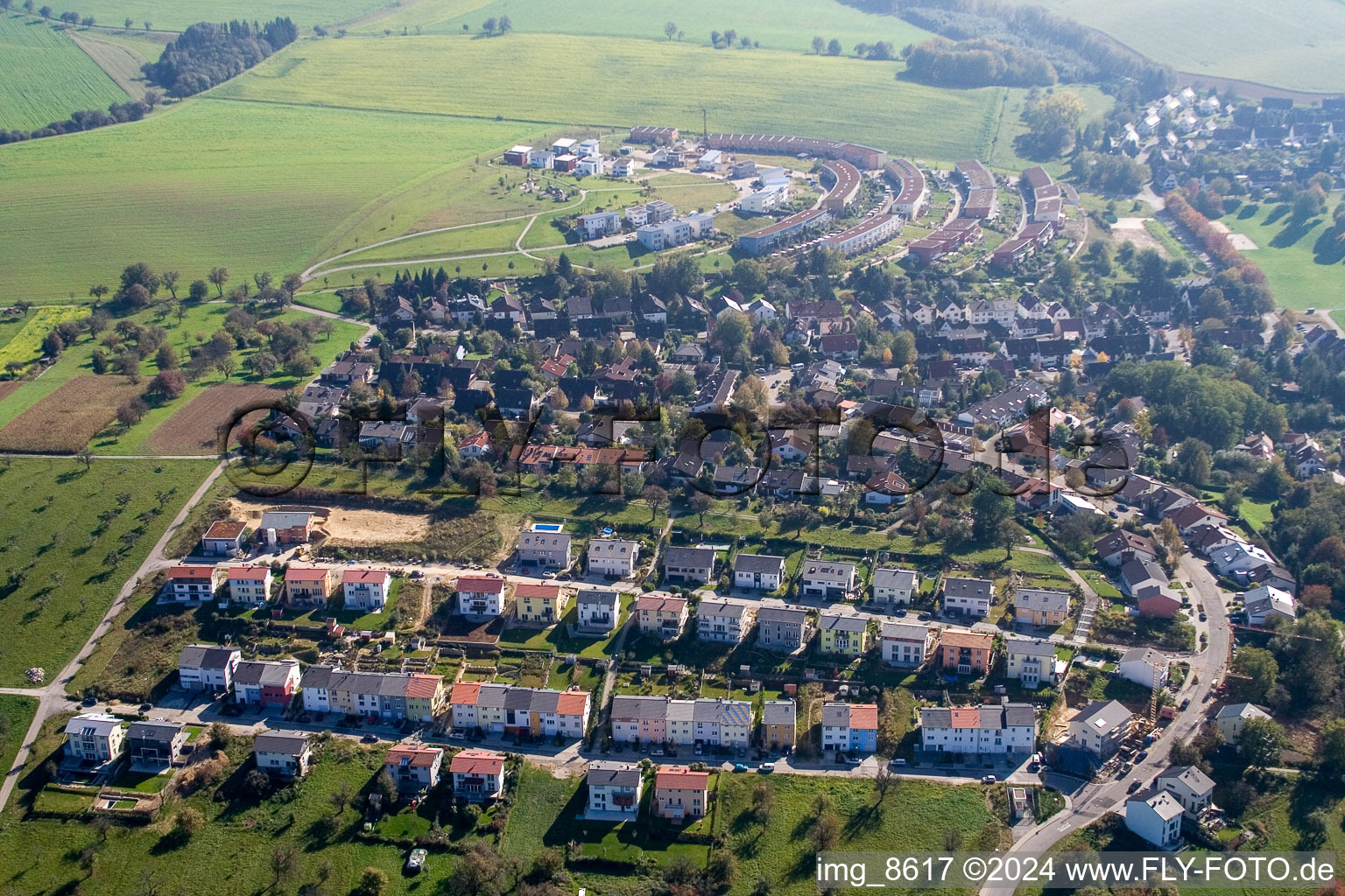 Vue aérienne de Hohenwettersbach à le quartier Durlach in Karlsruhe dans le département Bade-Wurtemberg, Allemagne