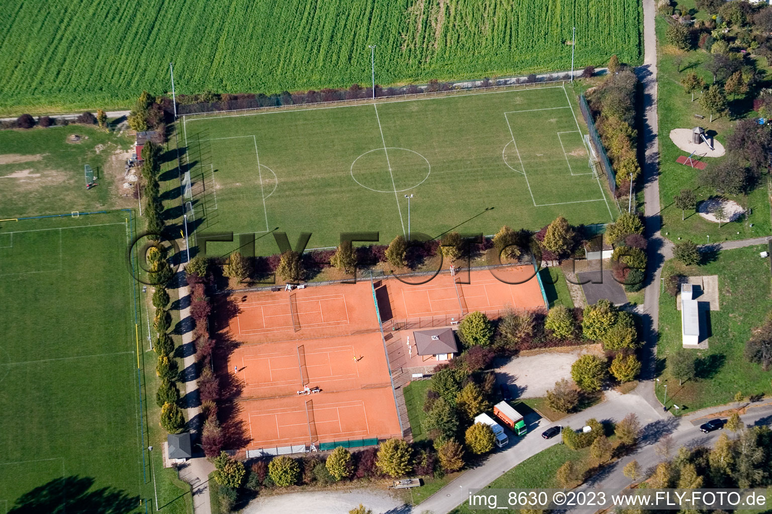 Quartier Hohenwettersbach in Karlsruhe dans le département Bade-Wurtemberg, Allemagne du point de vue du drone