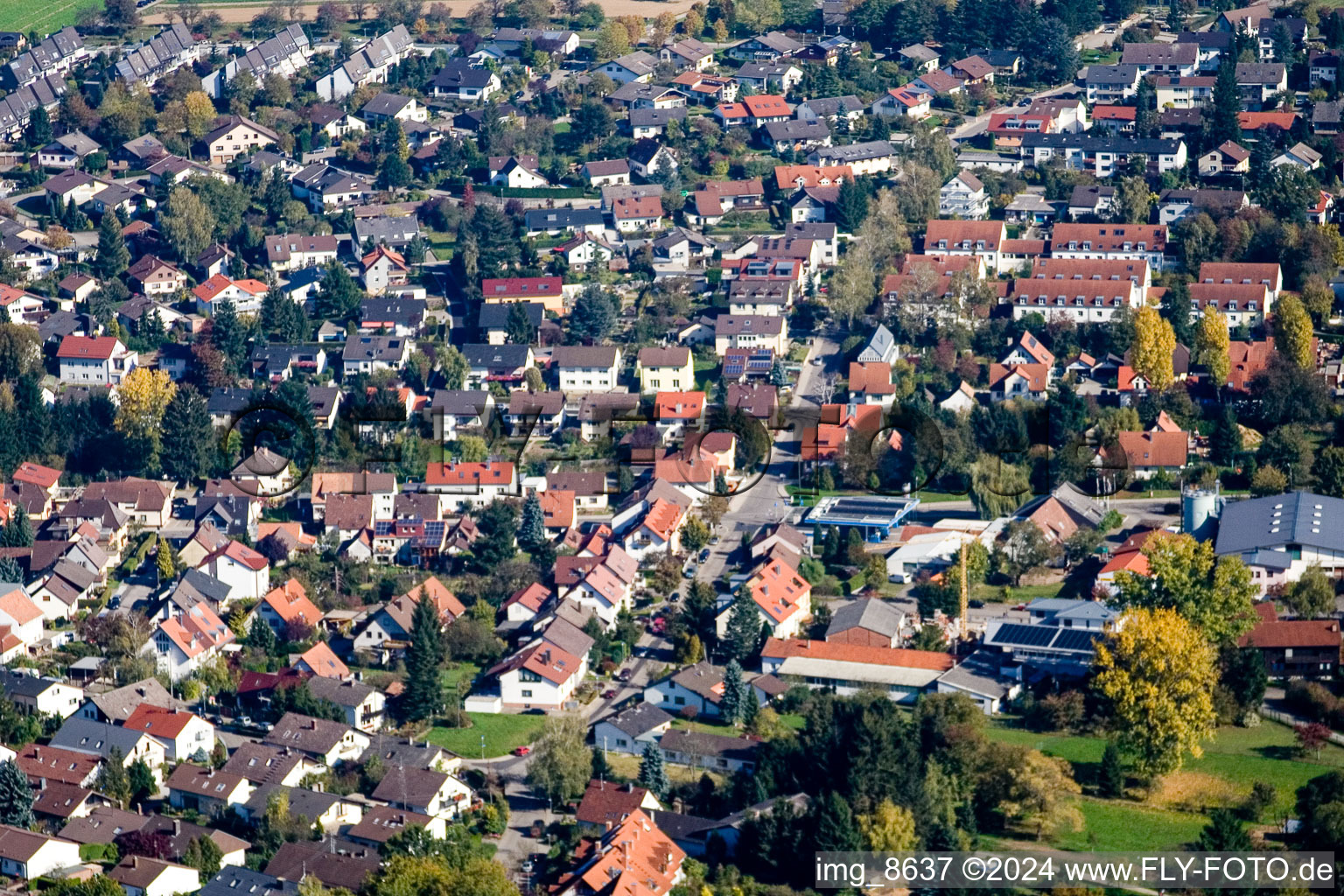 Vue d'oiseau de Quartier Grünwettersbach in Karlsruhe dans le département Bade-Wurtemberg, Allemagne