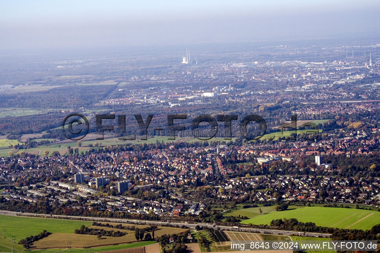 Vue aérienne de De l'est à le quartier Rüppurr in Karlsruhe dans le département Bade-Wurtemberg, Allemagne