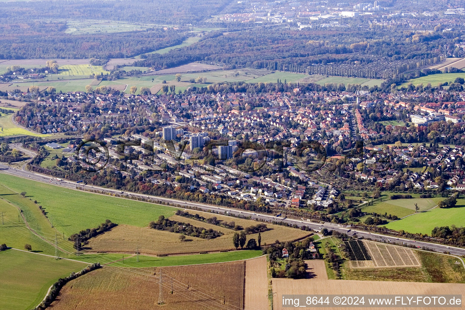 Vue aérienne de De l'est à le quartier Rüppurr in Karlsruhe dans le département Bade-Wurtemberg, Allemagne