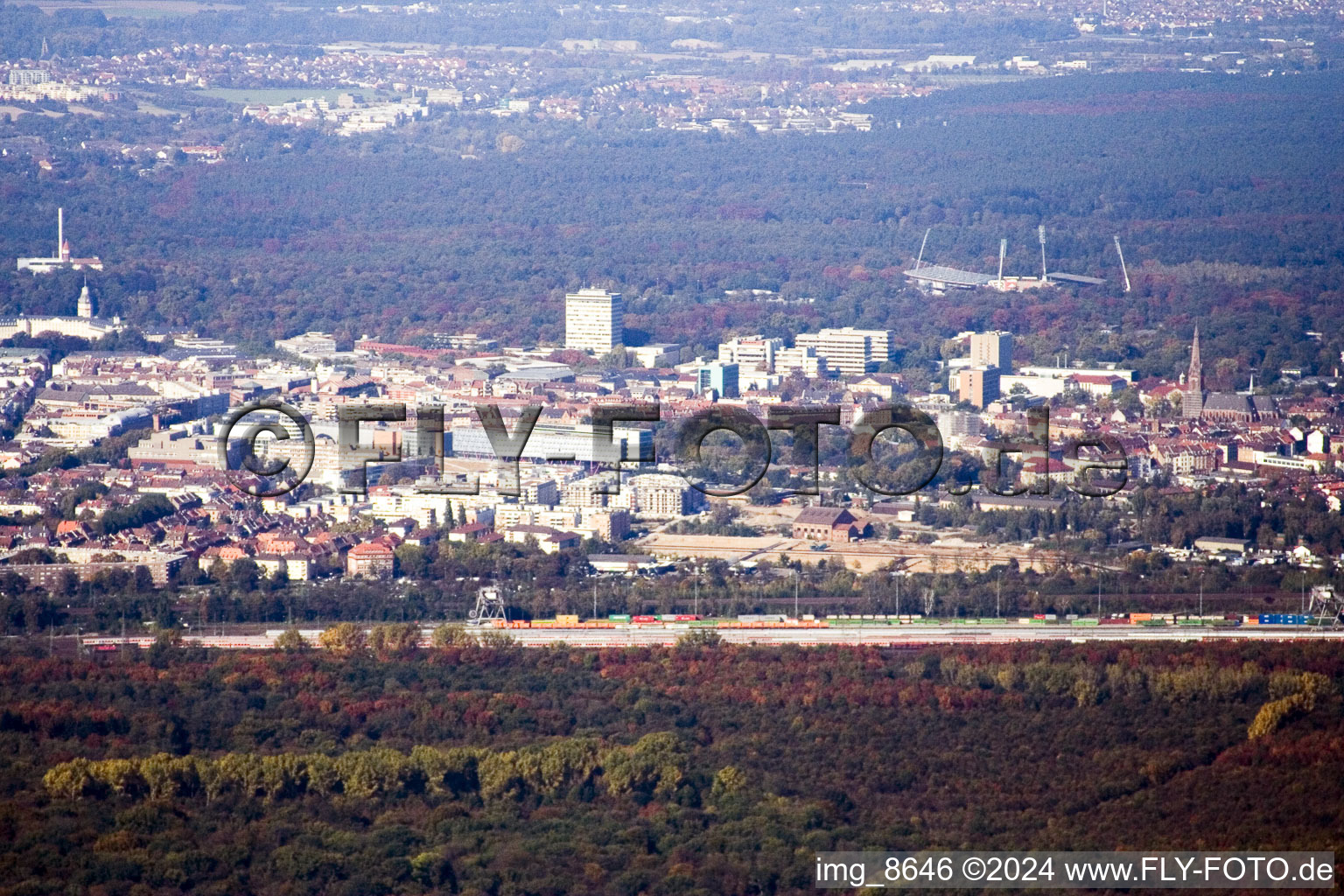 Vue aérienne de Est par sud-est à le quartier Durlach in Karlsruhe dans le département Bade-Wurtemberg, Allemagne