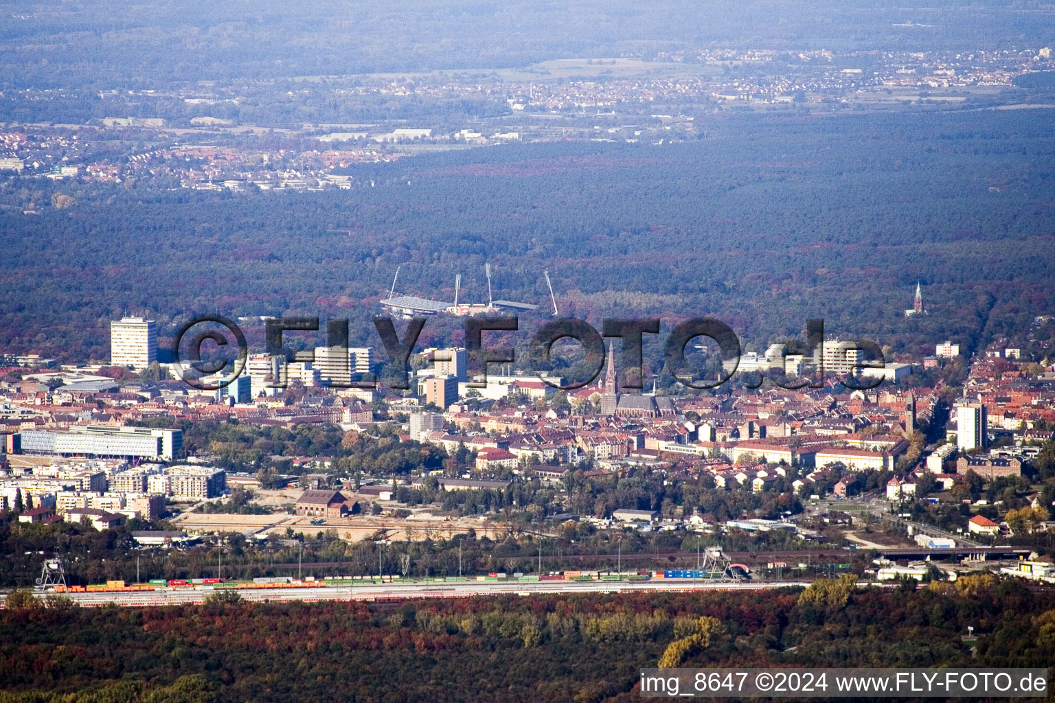 Vue aérienne de Du sud-est à le quartier Durlach in Karlsruhe dans le département Bade-Wurtemberg, Allemagne