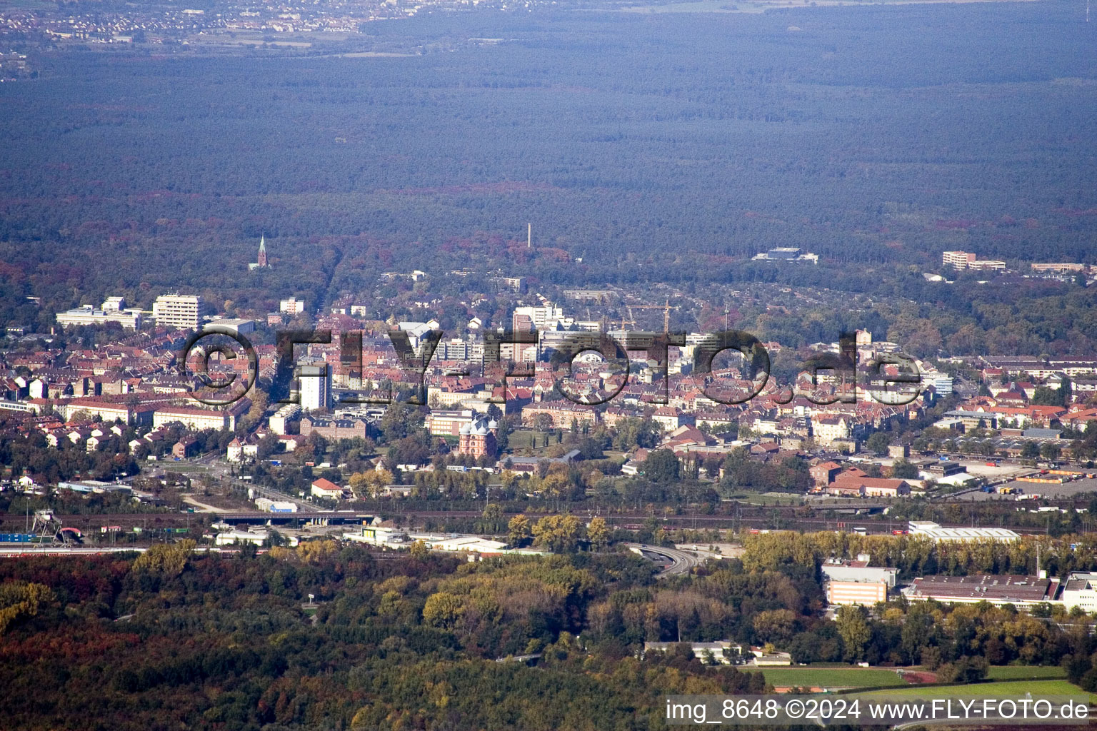 Vue aérienne de Est par sud-est à le quartier Oststadt in Karlsruhe dans le département Bade-Wurtemberg, Allemagne