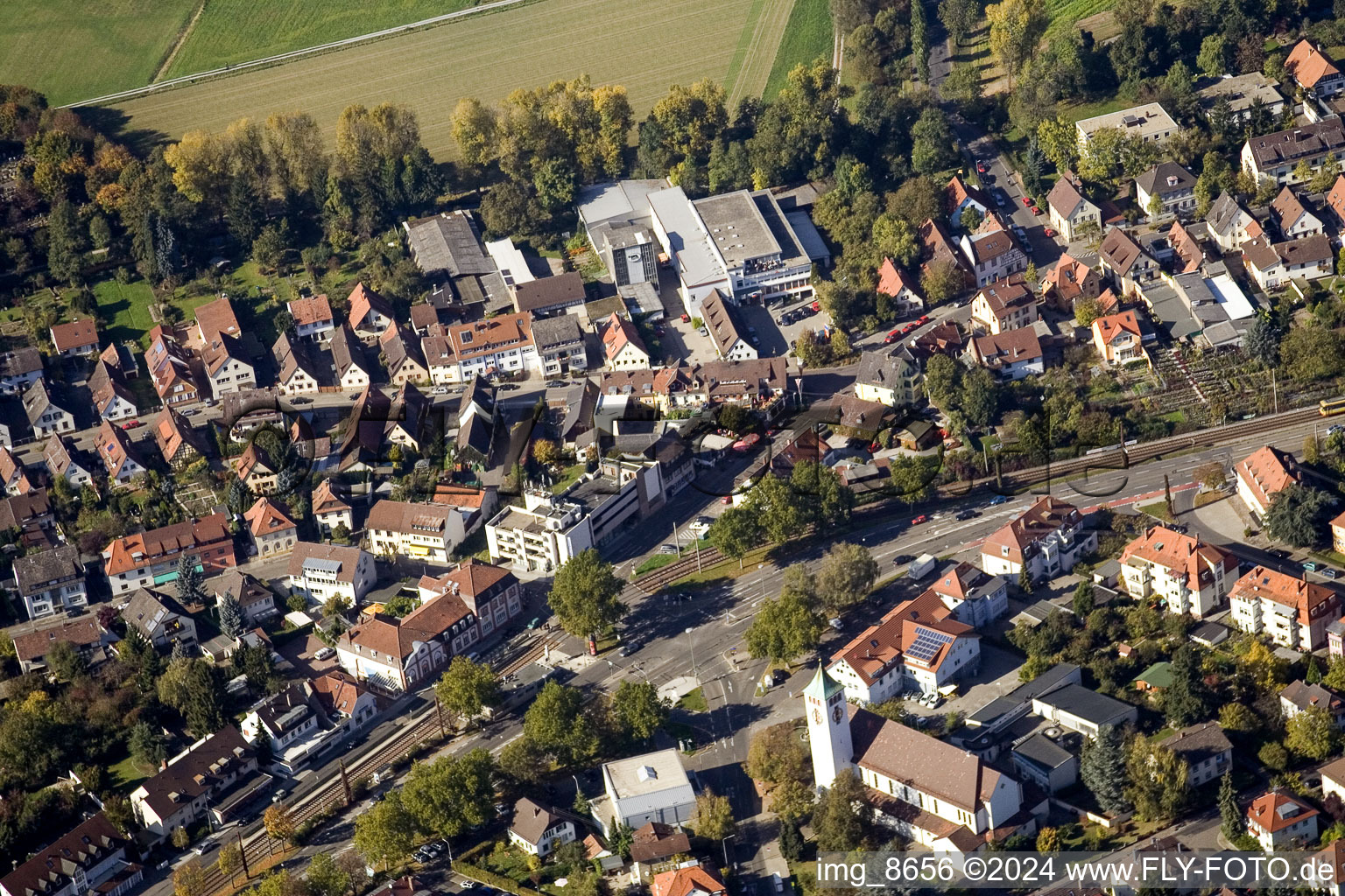 Vue oblique de Église du Christ-Roi à le quartier Rüppurr in Karlsruhe dans le département Bade-Wurtemberg, Allemagne