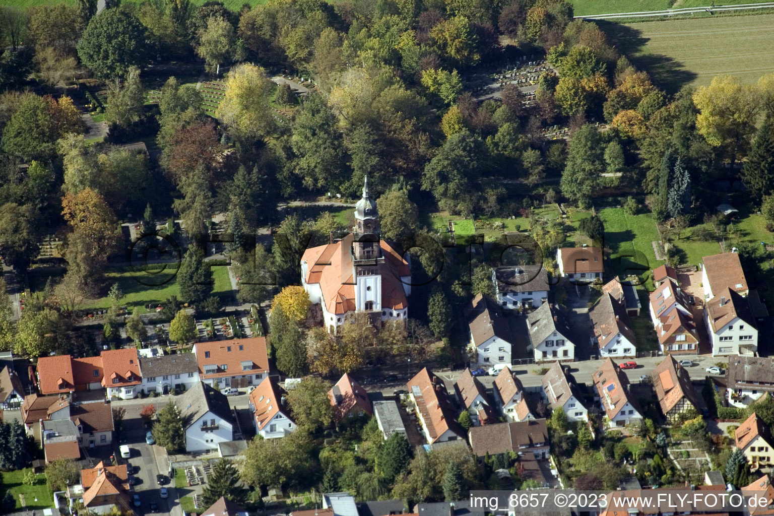 Photographie aérienne de Église de la Résurrection à le quartier Rüppurr in Karlsruhe dans le département Bade-Wurtemberg, Allemagne
