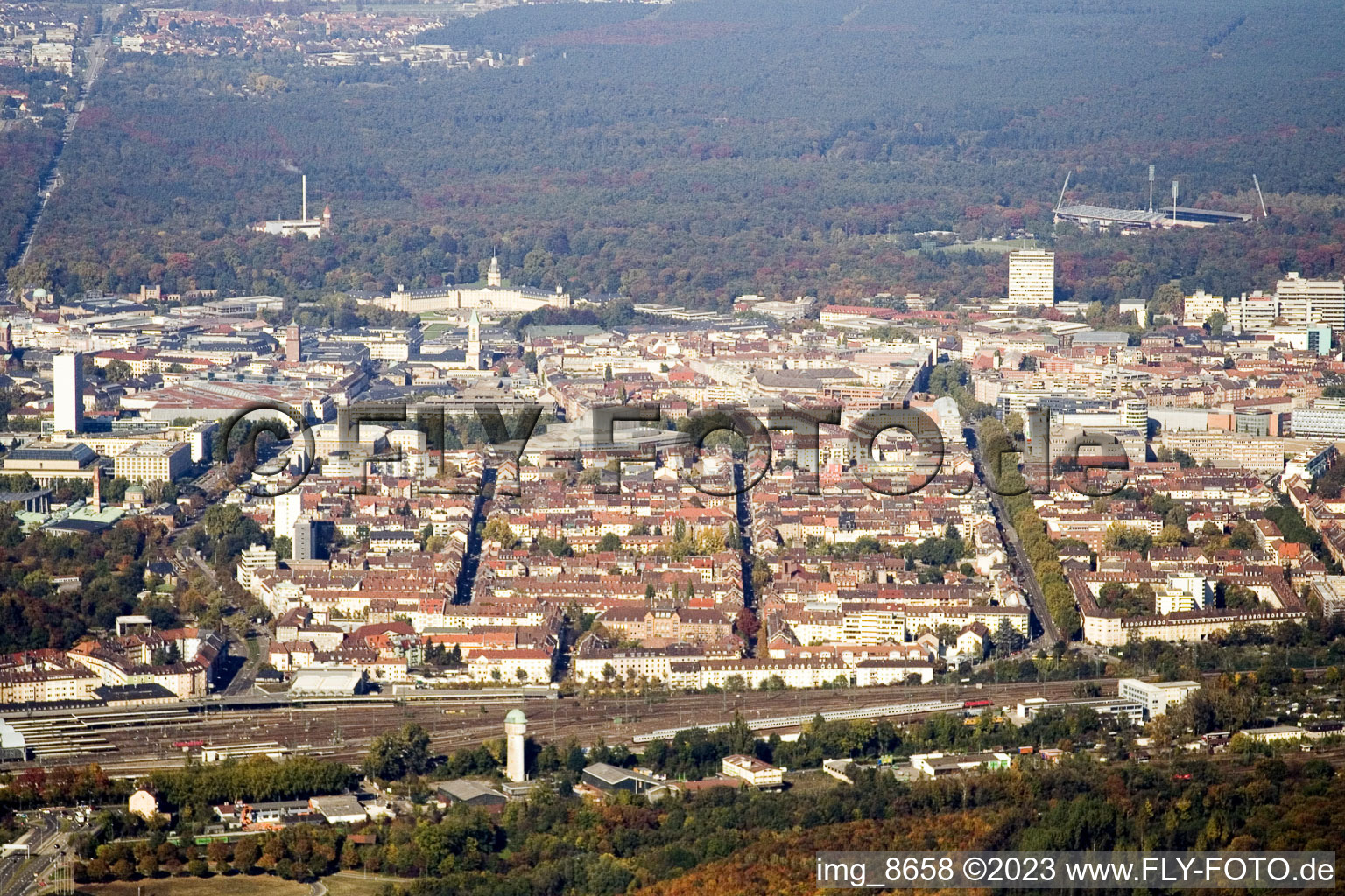 Vue aérienne de Du sud à le quartier Südstadt in Karlsruhe dans le département Bade-Wurtemberg, Allemagne