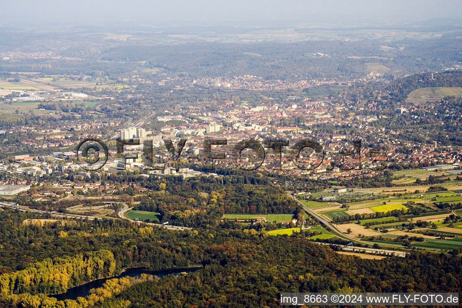 Vue aérienne de Du sud-ouest à le quartier Durlach in Karlsruhe dans le département Bade-Wurtemberg, Allemagne