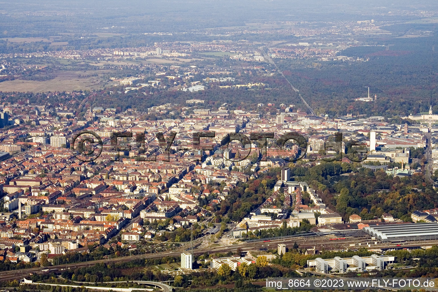 Vue aérienne de Du sud à le quartier Südweststadt in Karlsruhe dans le département Bade-Wurtemberg, Allemagne