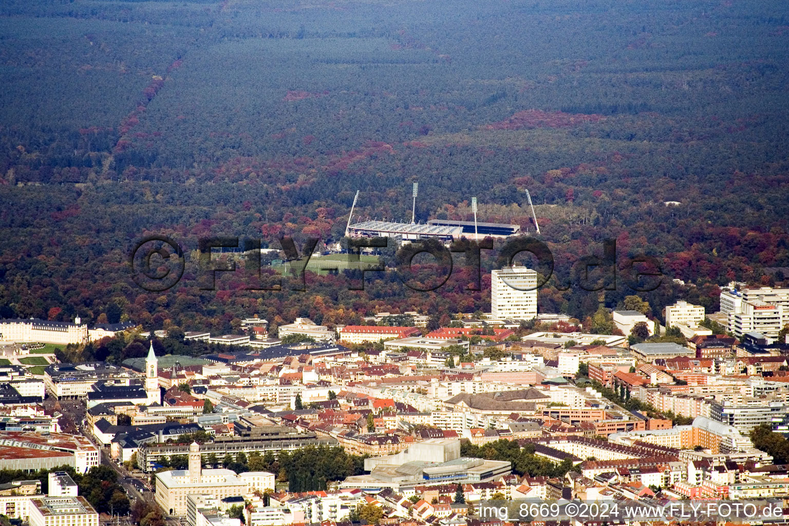 Vue aérienne de Du sud à le quartier Innenstadt-Ost in Karlsruhe dans le département Bade-Wurtemberg, Allemagne