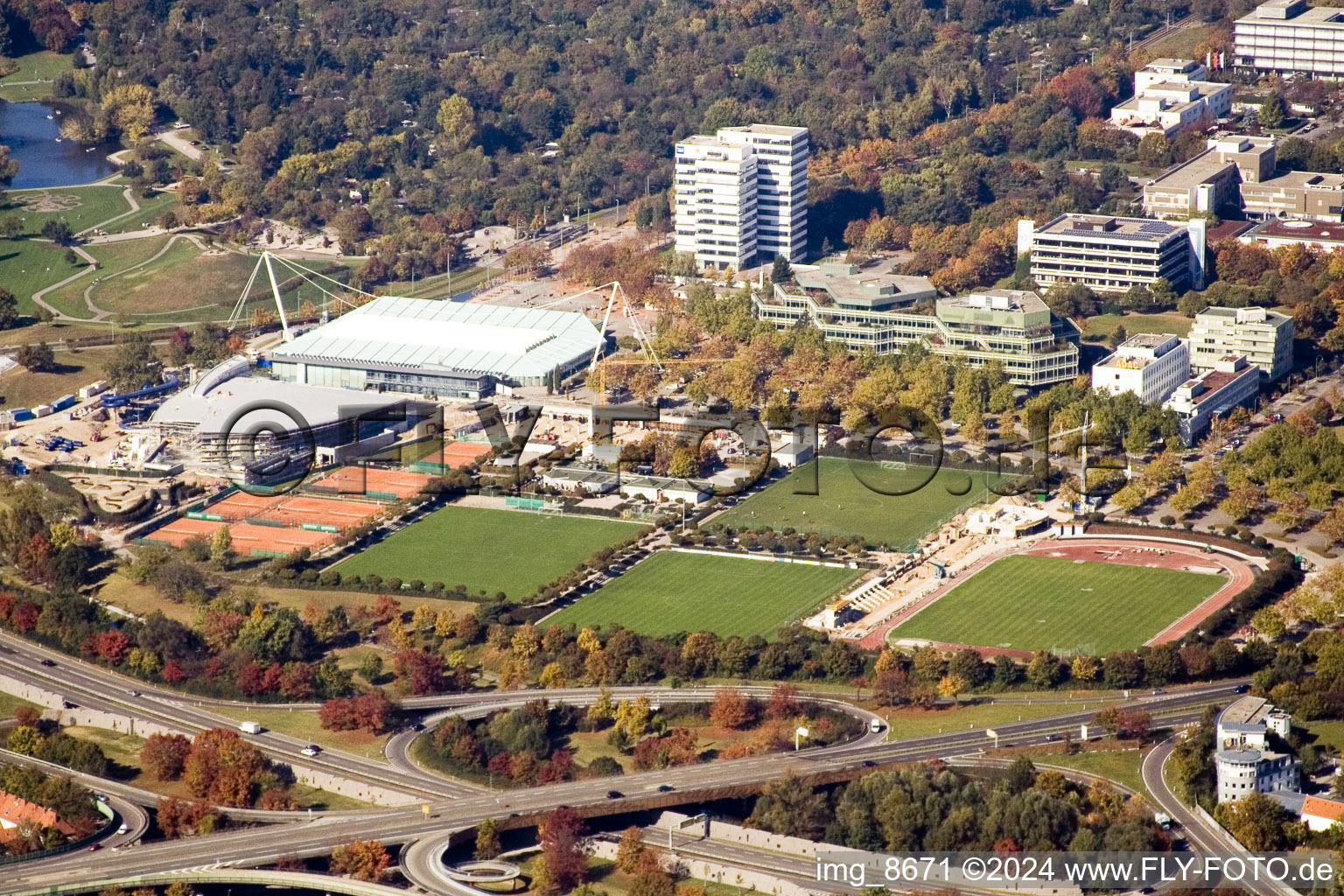 Vue aérienne de Europahalle à le quartier Südweststadt in Karlsruhe dans le département Bade-Wurtemberg, Allemagne