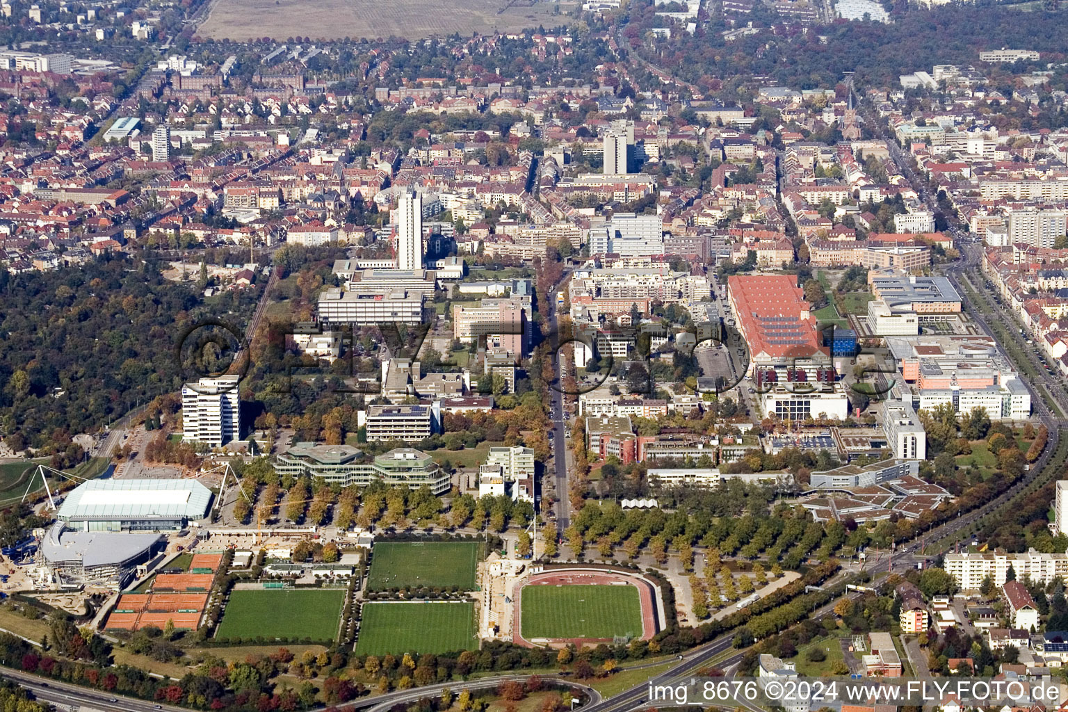 Photographie aérienne de Europahalle à le quartier Südweststadt in Karlsruhe dans le département Bade-Wurtemberg, Allemagne