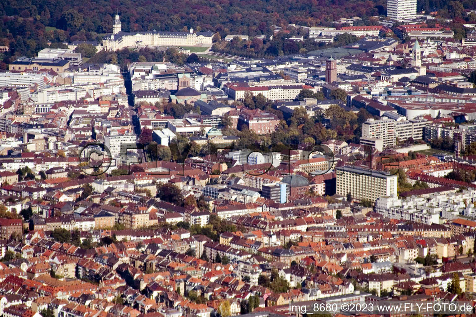 Vue aérienne de Du sud-ouest à le quartier Innenstadt-West in Karlsruhe dans le département Bade-Wurtemberg, Allemagne