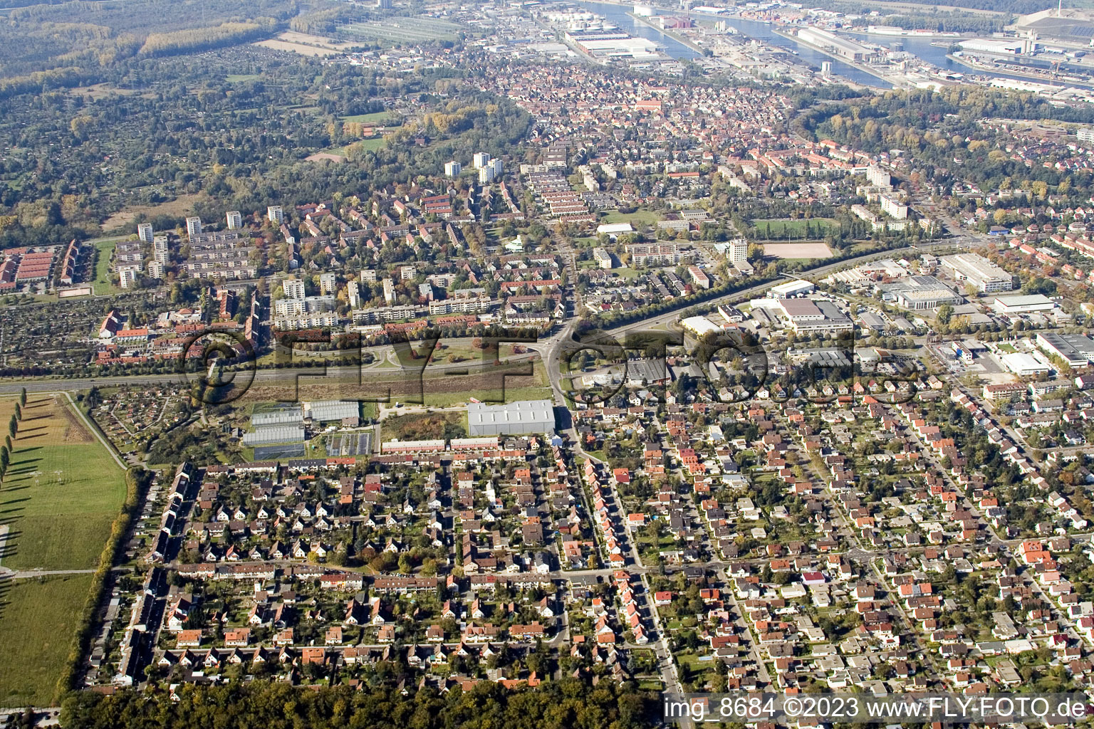 Vue aérienne de De l'est à le quartier Grünwinkel in Karlsruhe dans le département Bade-Wurtemberg, Allemagne