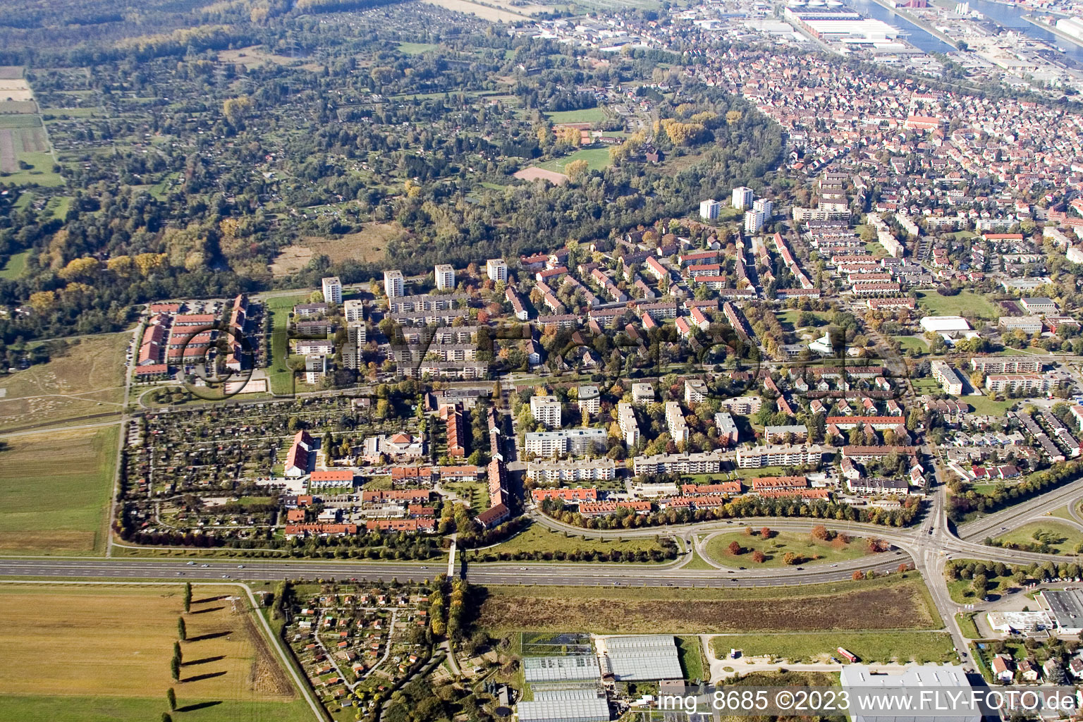 Vue aérienne de De l'est à le quartier Daxlanden in Karlsruhe dans le département Bade-Wurtemberg, Allemagne