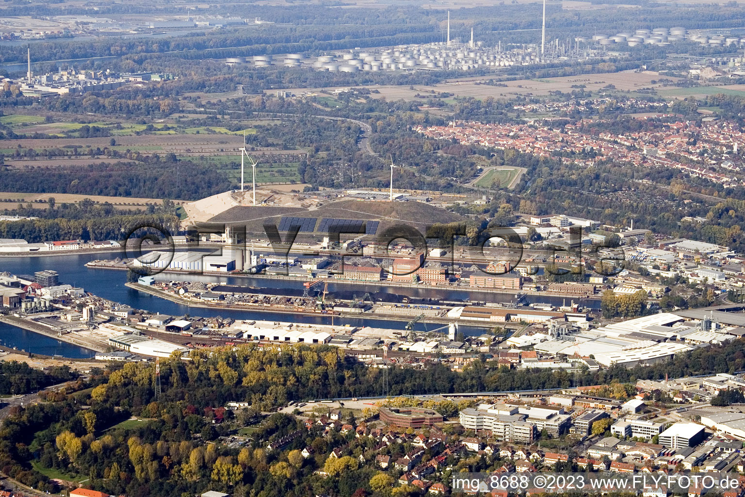 Vue aérienne de Daxlanden et le port du sud-est à le quartier Mühlburg in Karlsruhe dans le département Bade-Wurtemberg, Allemagne