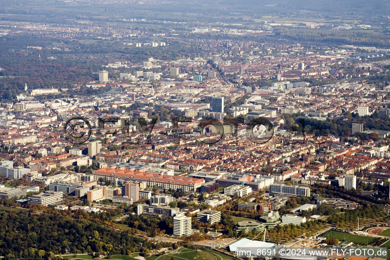 Vue aérienne de Quartier Südweststadt in Karlsruhe dans le département Bade-Wurtemberg, Allemagne