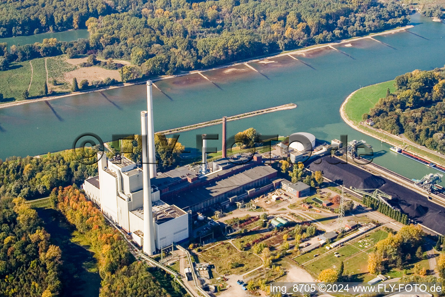 Photographie aérienne de Installations électriques de la centrale électrique au charbon d'EnBW Energie Baden-Württemberg AG, centrale à vapeur de Rheinhafen Karlsruhe à le quartier Daxlanden in Karlsruhe dans le département Bade-Wurtemberg, Allemagne