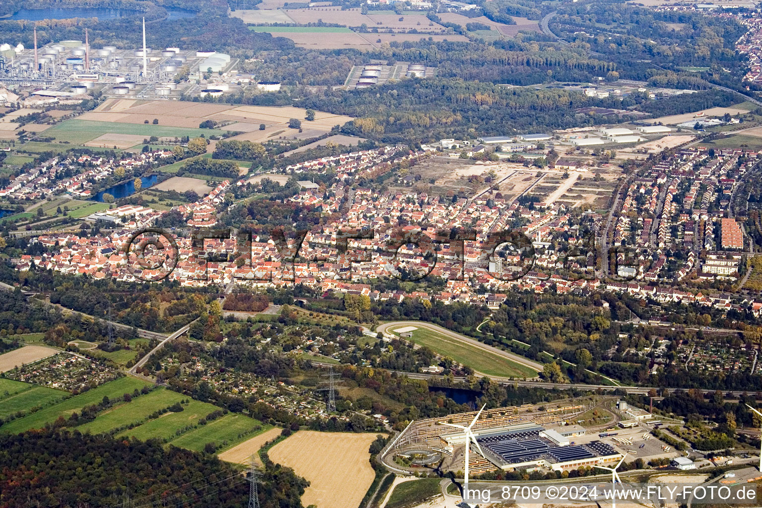 Vue aérienne de Quartier Knielingen in Karlsruhe dans le département Bade-Wurtemberg, Allemagne