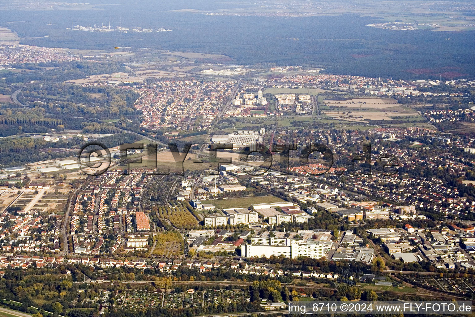 Vue aérienne de Et Neureut du sud à le quartier Knielingen in Karlsruhe dans le département Bade-Wurtemberg, Allemagne