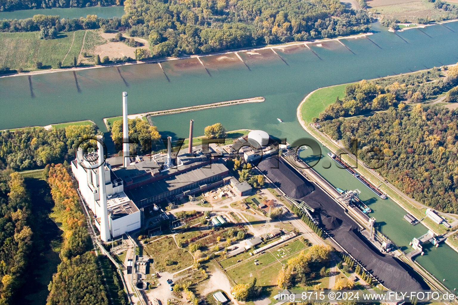 Vue aérienne de Centrale électrique à le quartier Rheinhafen in Karlsruhe dans le département Bade-Wurtemberg, Allemagne