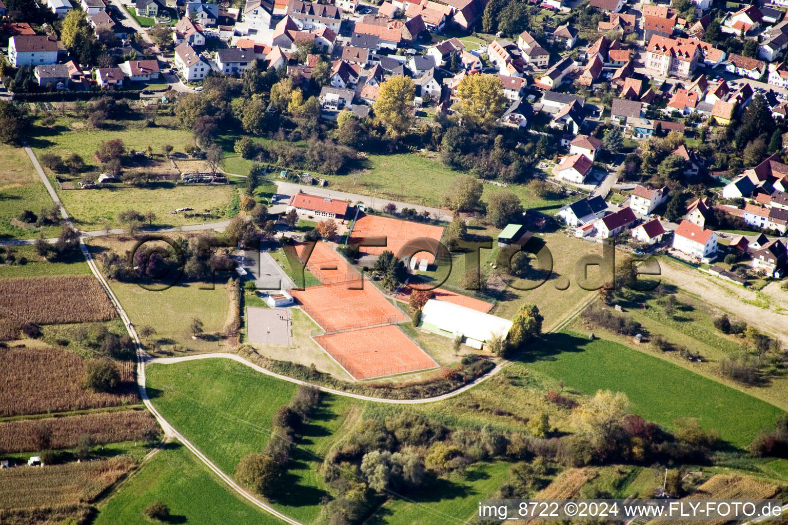 Vue aérienne de Club de tennis à le quartier Maximiliansau in Wörth am Rhein dans le département Rhénanie-Palatinat, Allemagne