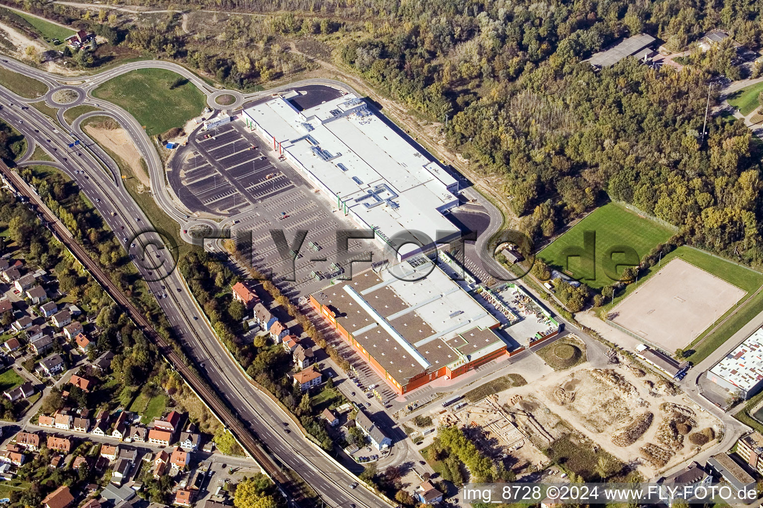 Vue aérienne de Centre commercial Maximilien-Centre dans le quartier Maximilien-Centre à le quartier Maximiliansau in Wörth am Rhein dans le département Rhénanie-Palatinat, Allemagne
