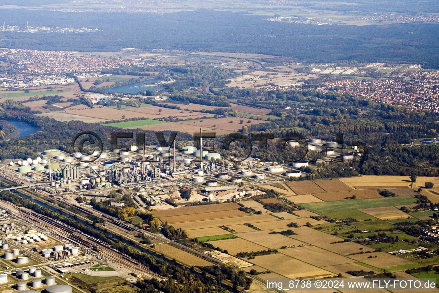 Vue aérienne de Raffinerie Shell/ExxonMobil/Ruhr Oel/Conoco Karlsruhe à le quartier Knielingen in Karlsruhe dans le département Bade-Wurtemberg, Allemagne