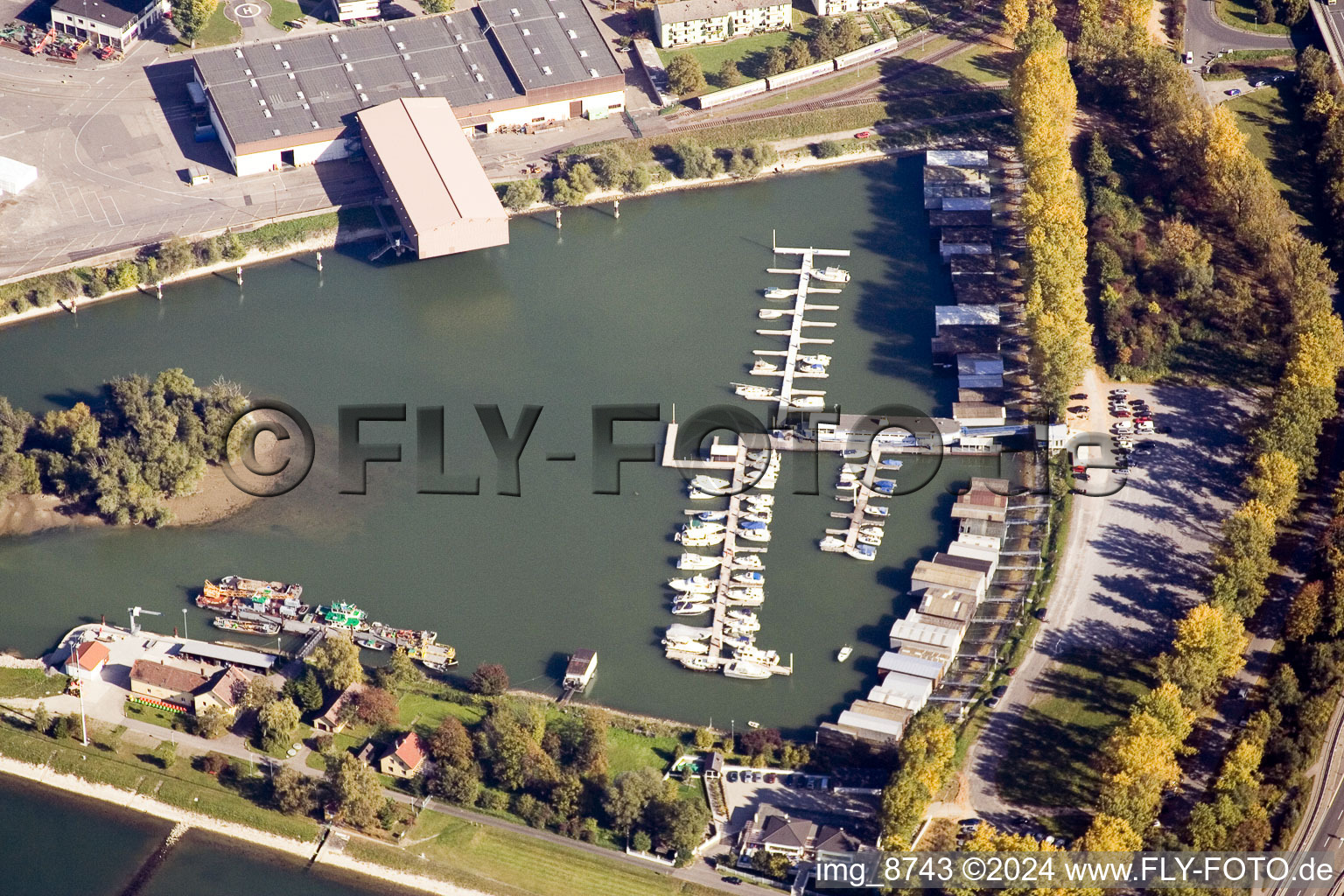 Vue aérienne de Marina de Maxau vue de l'ouest à le quartier Knielingen in Karlsruhe dans le département Bade-Wurtemberg, Allemagne