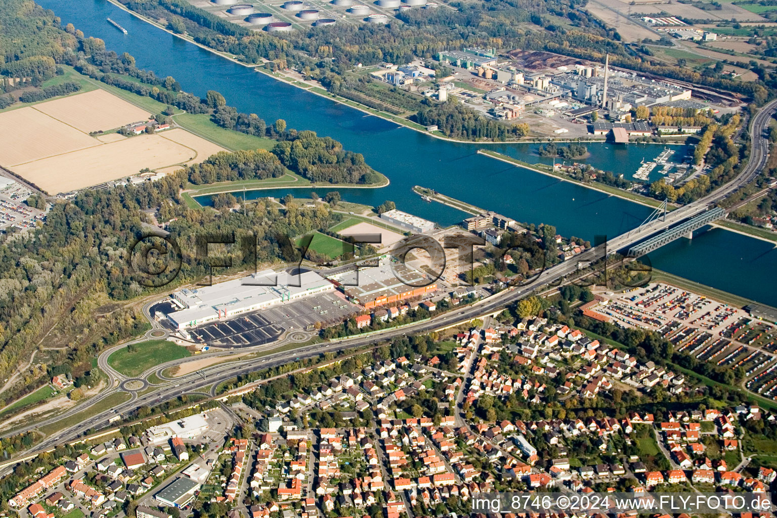 Photographie aérienne de Parc commercial Maximiliancenter à Wörth-Maximiliansau à le quartier Maximiliansau in Wörth am Rhein dans le département Rhénanie-Palatinat, Allemagne