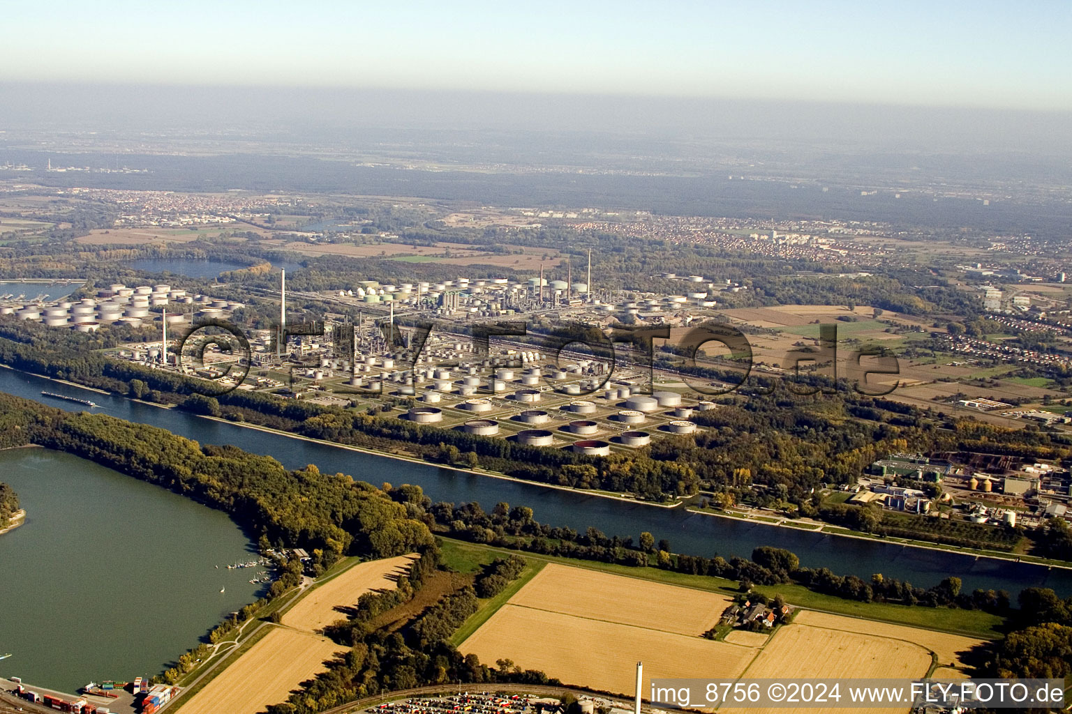 Vue aérienne de Raffinerie Shell/ExxonMobil/Ruhr Oel/Conoco Karlsruhe du sud-ouest à le quartier Knielingen in Karlsruhe dans le département Bade-Wurtemberg, Allemagne