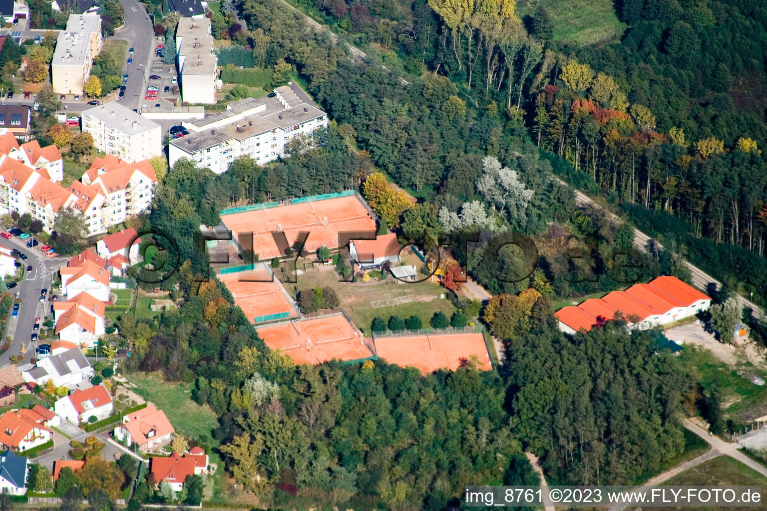 Club de tennis à Jockgrim dans le département Rhénanie-Palatinat, Allemagne hors des airs