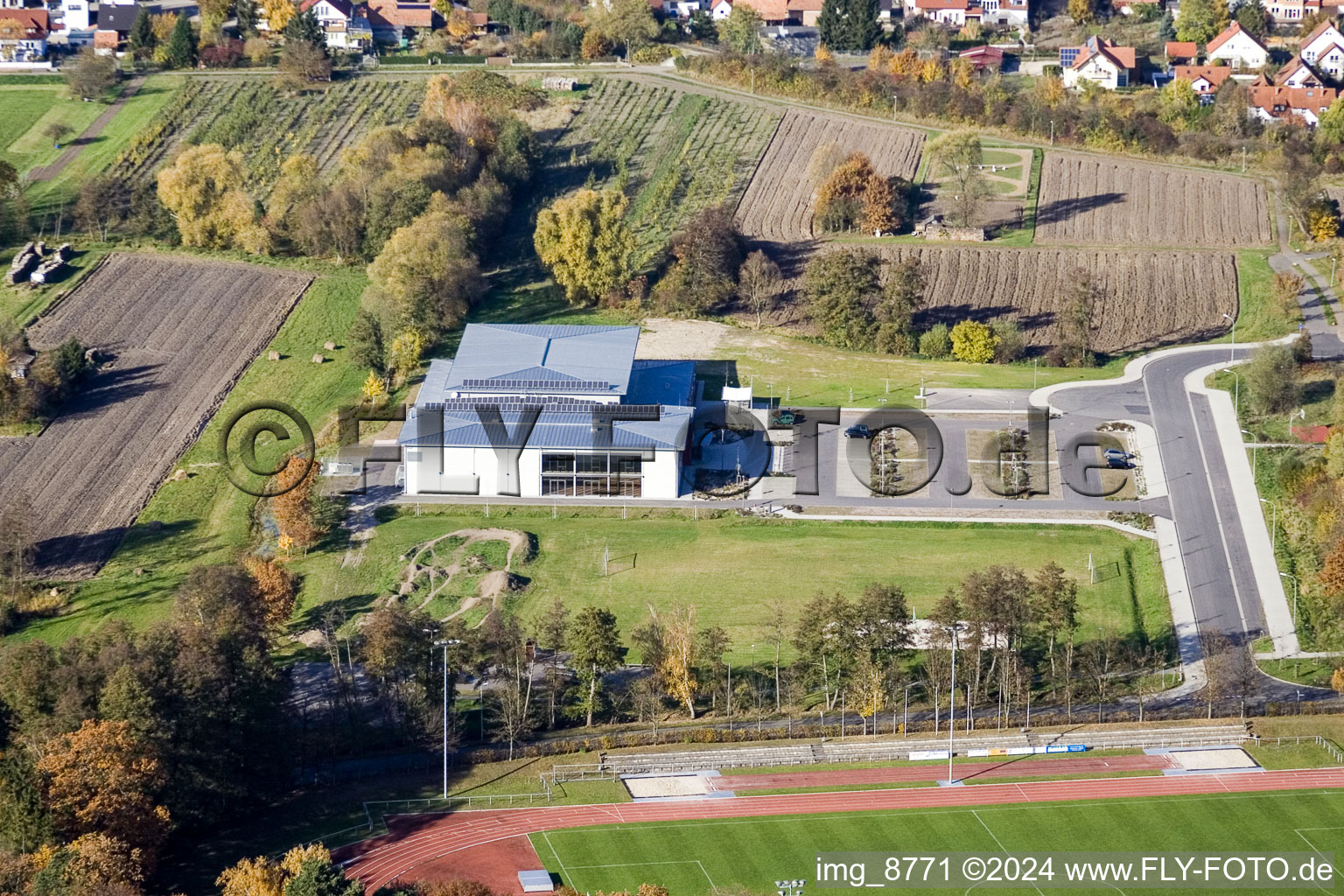 Vue d'oiseau de Bienwaldhalle à Kandel dans le département Rhénanie-Palatinat, Allemagne