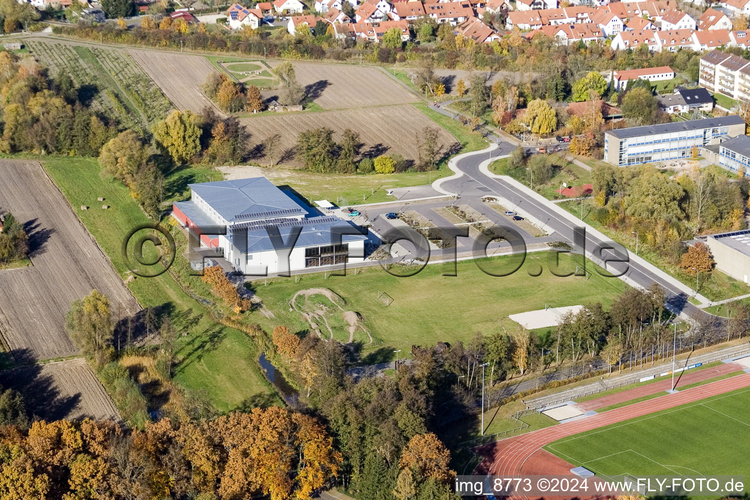 Enregistrement par drone de Bienwaldhalle à Kandel dans le département Rhénanie-Palatinat, Allemagne