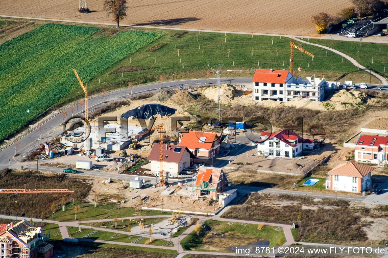 Sur le chemin élevé à Kandel dans le département Rhénanie-Palatinat, Allemagne vue d'en haut